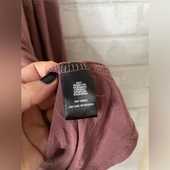 Torrid Mauve Colored Lace Flowy Long Sleeved Tunic Top size 4 Super Soft Knits - Picture 8 of 9